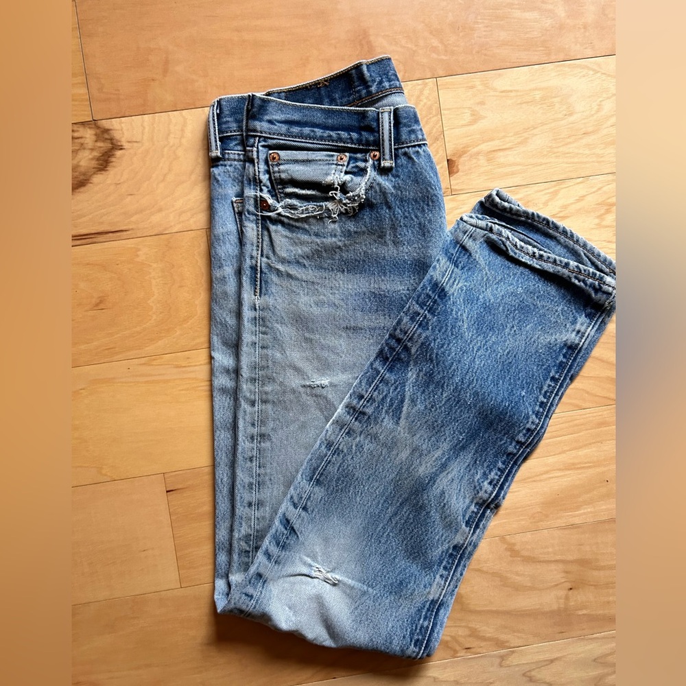 501 Dream Blue Distressed Jeans